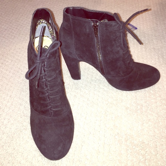 SEYCHELLES size 8.5 super cute tie up heels