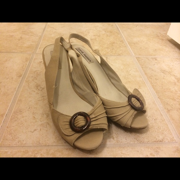 Tan Steve Madden Pumps
