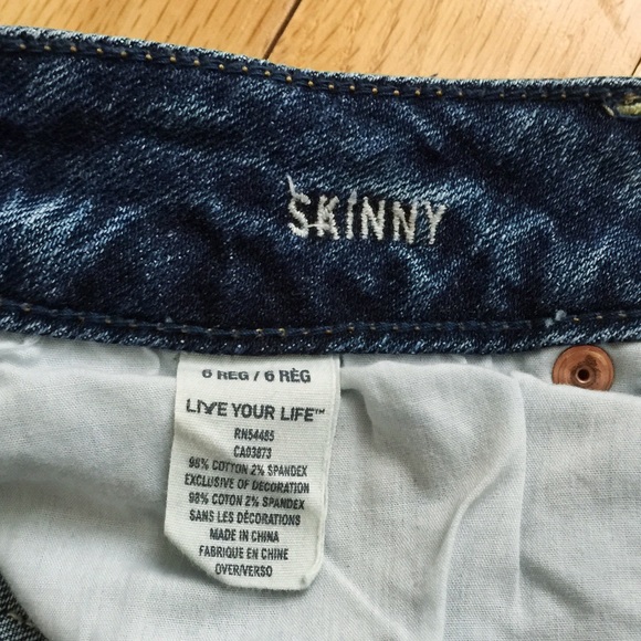 AE | Light Wash Distressed Skinnies - Picture 4 of 4
