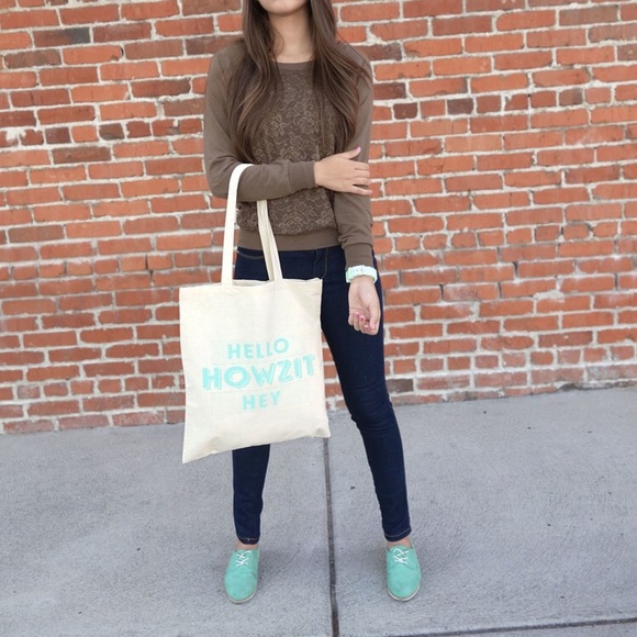 Tote by Love On Print - Picture 2 of 3