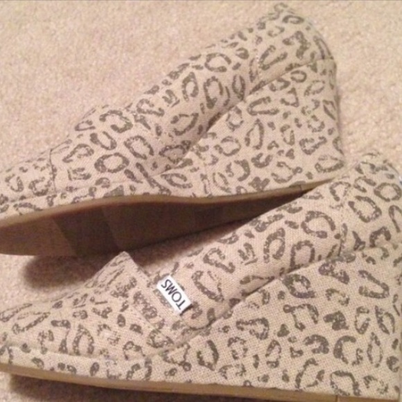 Authentic Toms Size 10. Excellent condition!
