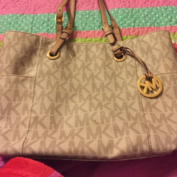 MICHAEL KORS BEIGE BAG /// USED READ CAPTION⬇️⬇️