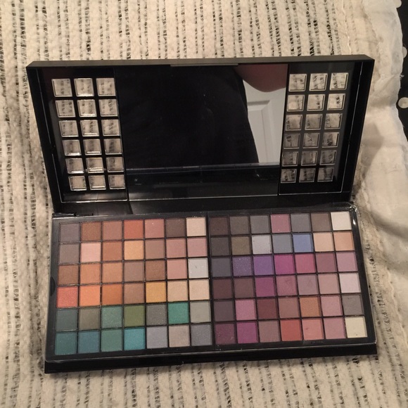 🚫SOLD🚫EYES LIPS FACE LARGE PALLETTE