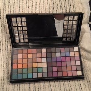 🚫SOLD🚫EYES LIPS FACE LARGE PALLETTE