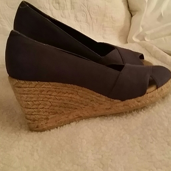 White Mountain Navy Wedges - Picture 2 of 3