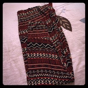 Long waivy skirt