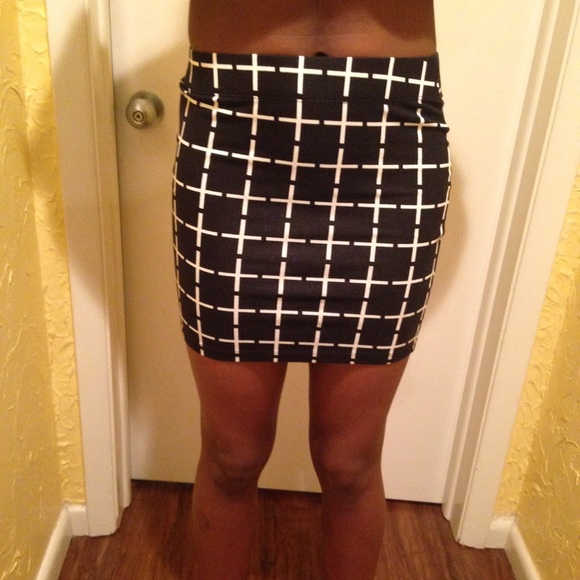 Black and white mid thigh skirt