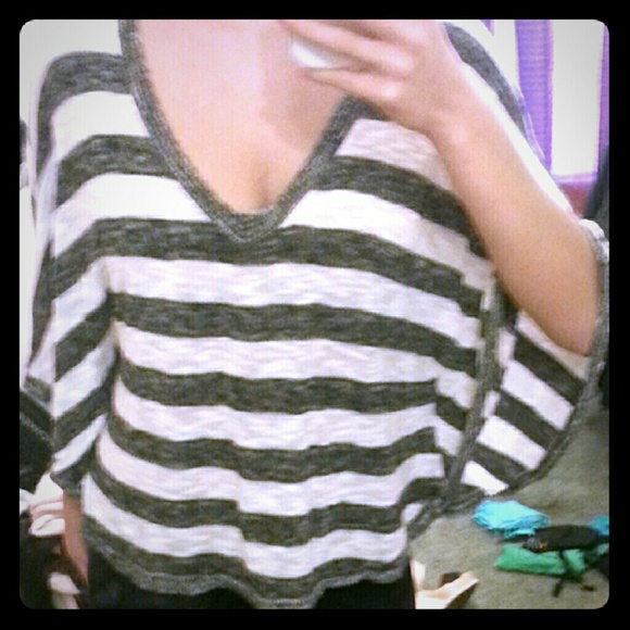 Black and white stripe top