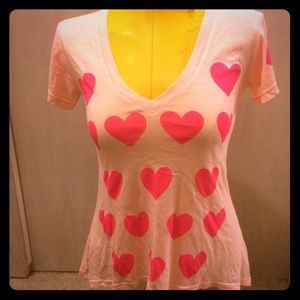 Hearts all over tee