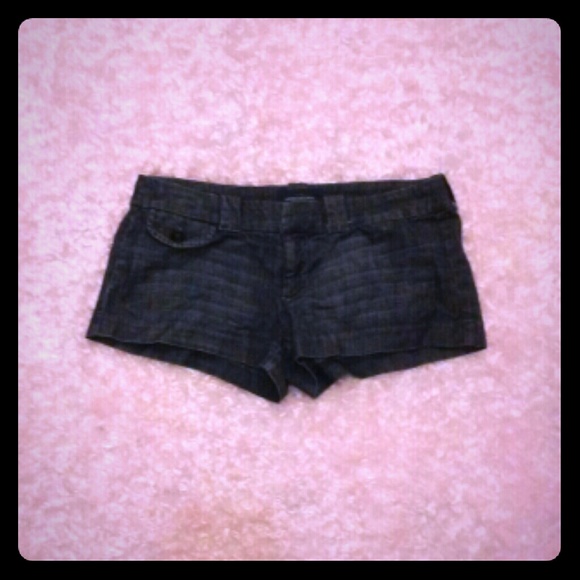 Size 6 dark wash shorts - Picture 1 of 3