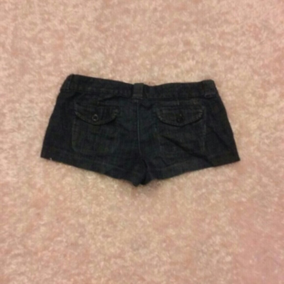 Size 6 dark wash shorts - Picture 2 of 3
