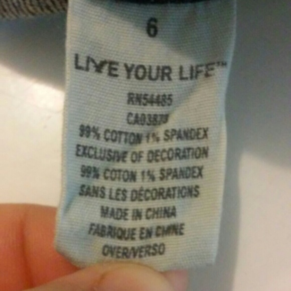 Size 6 dark wash shorts - Picture 3 of 3