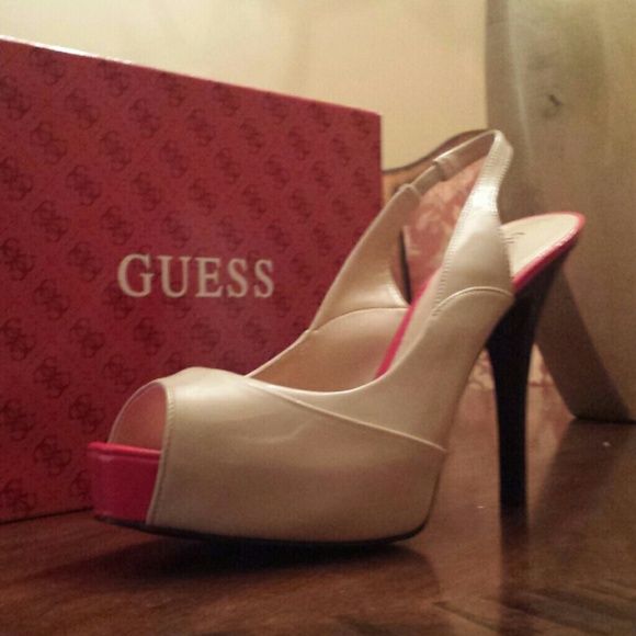 New" Guess" Pumps