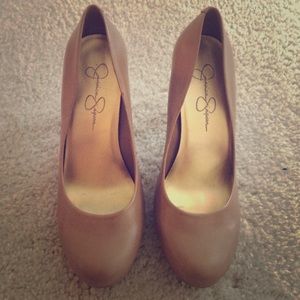 Light brown Jessica Simpson heels.