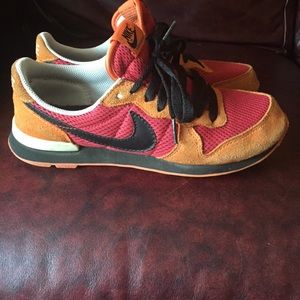 Nike internationalist - 6W - $ negotiable