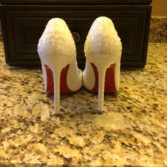 So Kate pumps Python - Picture 3 of 4