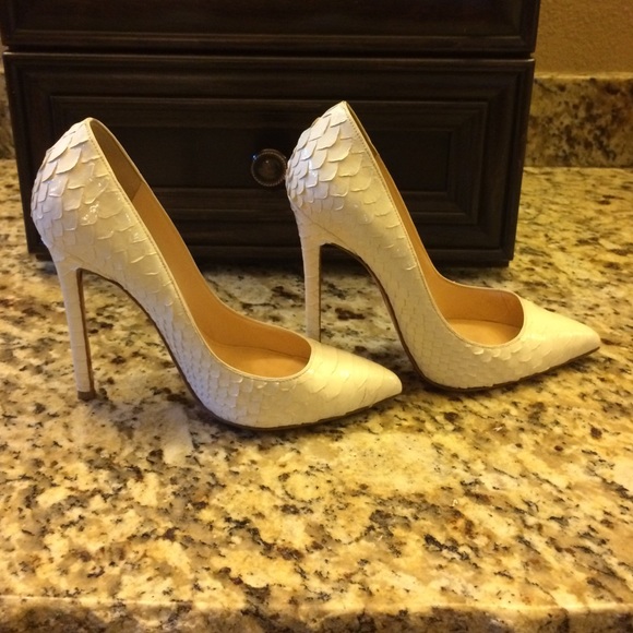 So Kate pumps Python - Picture 4 of 4