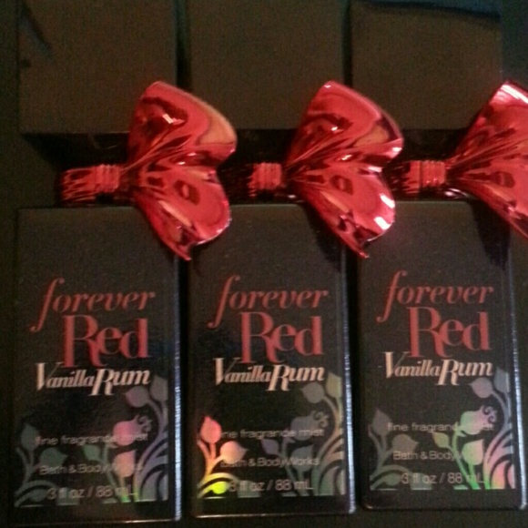 Sold***New Forever Red Bath & Body Works 3fl Oz - Picture 2 of 2
