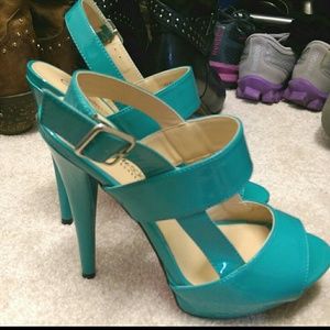 Women's size 8.5 teal heels