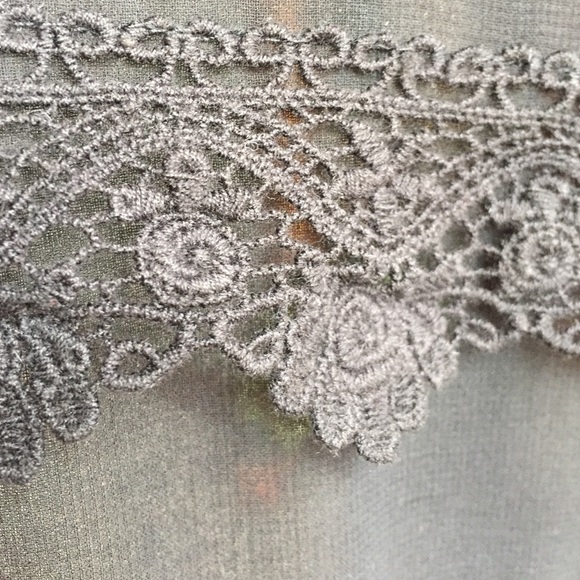 Blouse - Picture 2 of 3