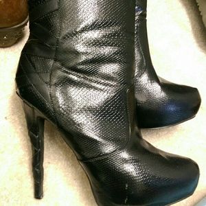 Women's size 9 black platform boots