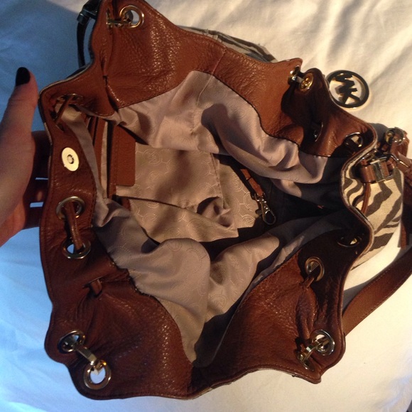 Michael kors zebro hobo handbag - Picture 2 of 4