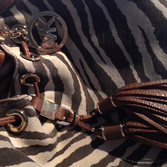 Michael kors zebro hobo handbag - Picture 3 of 4