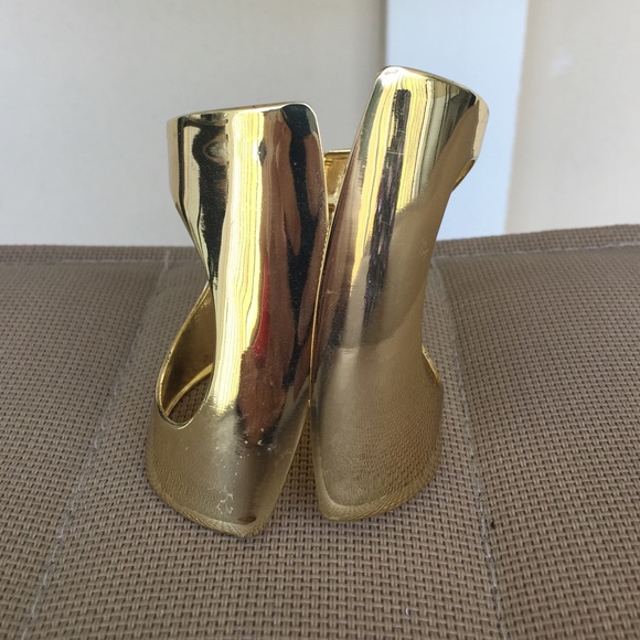 🎉HP 4/29🎉 Gold Statement Cuff