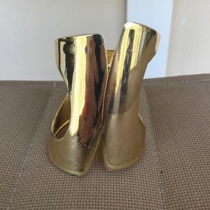 🎉HP 4/29🎉 Gold Statement Cuff