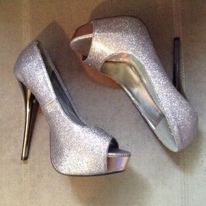 Silver Glitter Heels! 👠
