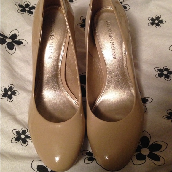 Size 8 Tan Antonio Melani high heels