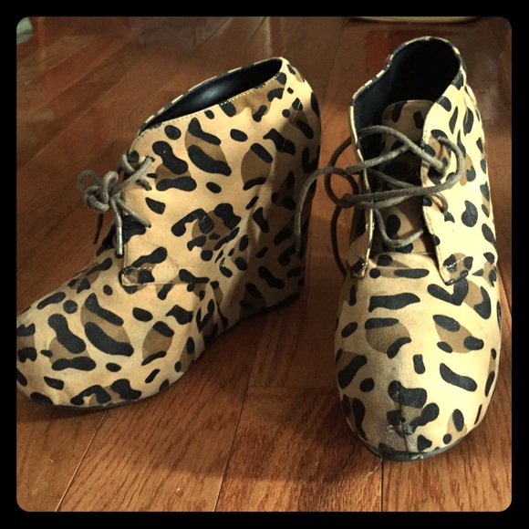 Leopard Print Tie Wedge Bootie Size 8