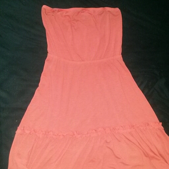 Strapless dress. Knee length in fronth long back