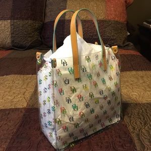 💥SOLD💥 Authentic Dooney and Bourke Lunch Tote