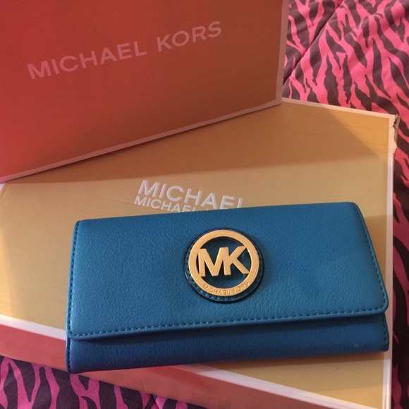 MK wallet very new
