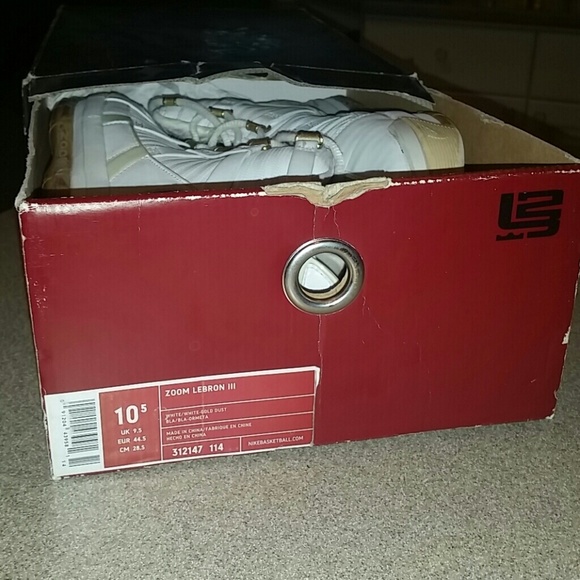 Zoom Lebron III