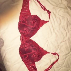 Red push up bra