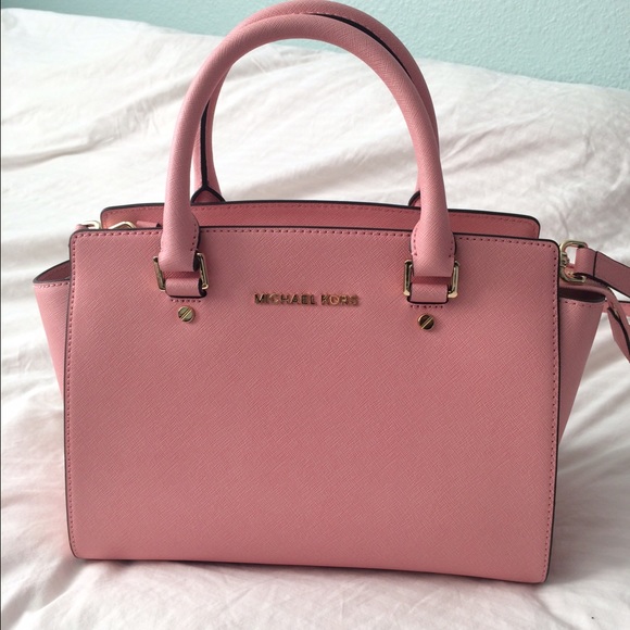 Michael Kors Handbags - ❌beware of scammers❌Michael Kors Pink Med Selma