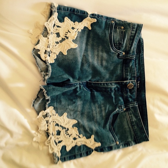 Jean shorts with lace