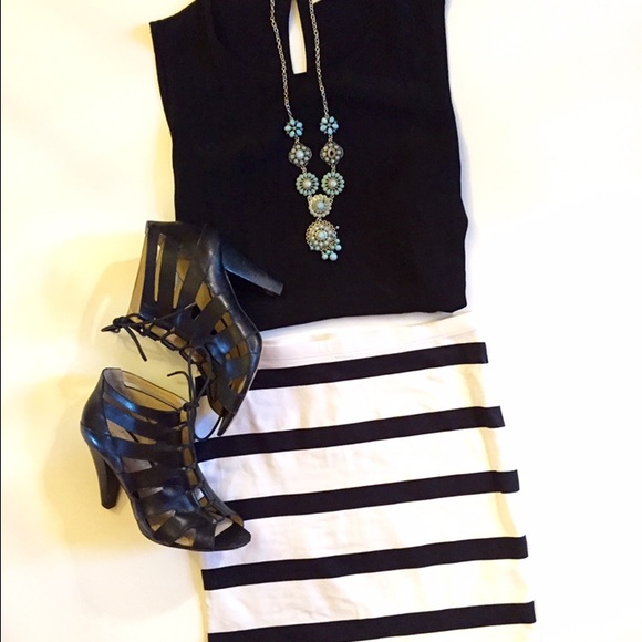 H&M Dresses & Skirts - Black and White Stripe Stretch Skirt