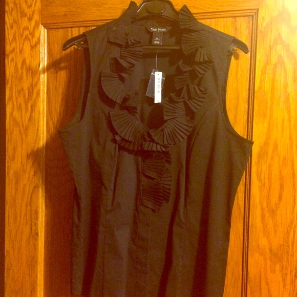 🎀🎀Nice ruffled blouse size 14🎀🎀