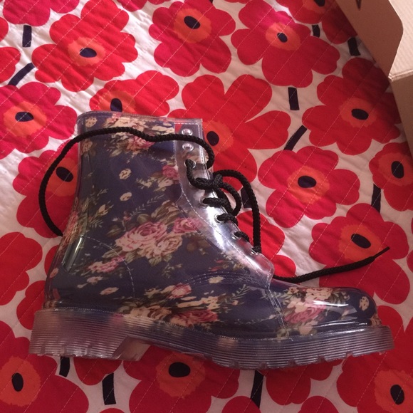 Rain boots (floral patern) - Picture 2 of 2