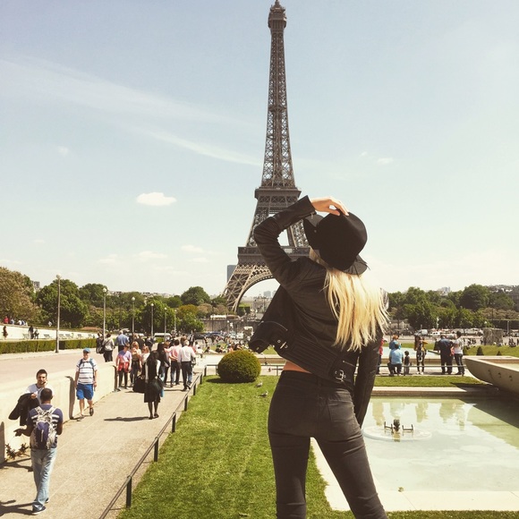 Meet your seller <3 - Picture 2 of 4