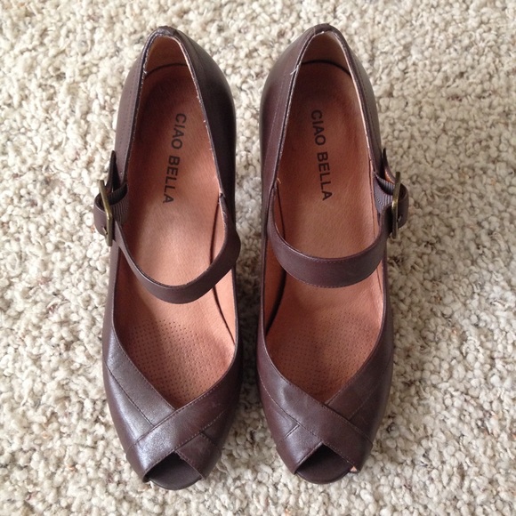 100% Leather Ciao Bella Heels - Picture 2 of 4