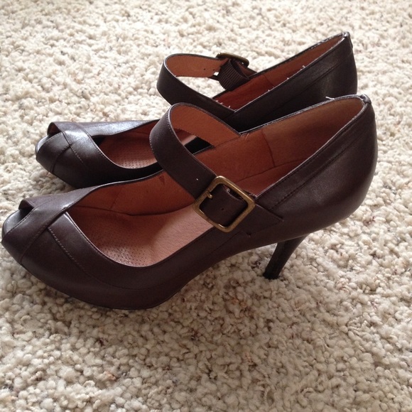 100% Leather Ciao Bella Heels - Picture 3 of 4