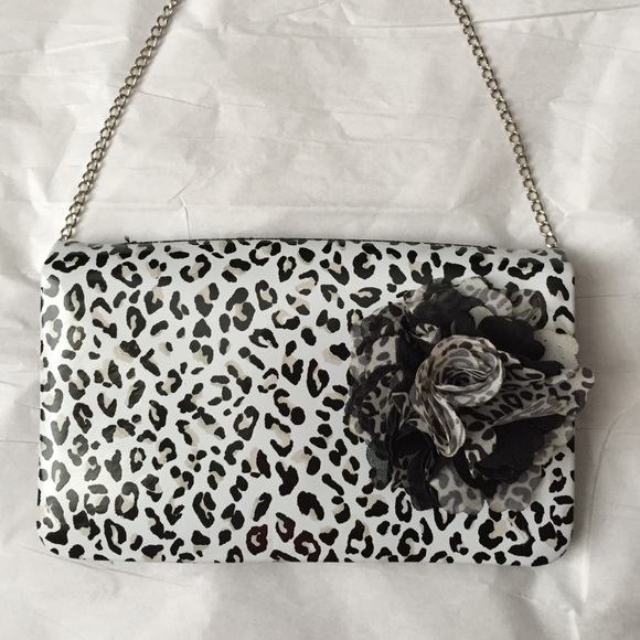 White House Black Market Handbags - White House Black Market clutch!