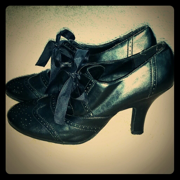 Vintage inspired wing tip heels
