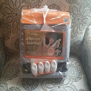 Clip on blanket
