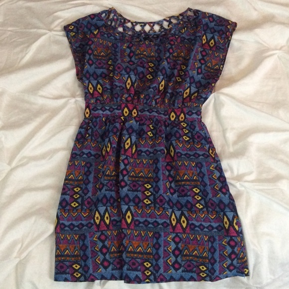 Forever 21 Dresses & Skirts - Colorful Aztec Dress 💗