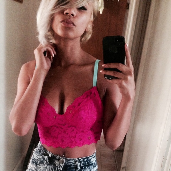 ‼️Bundle‼️ (2) Pink lace bustler